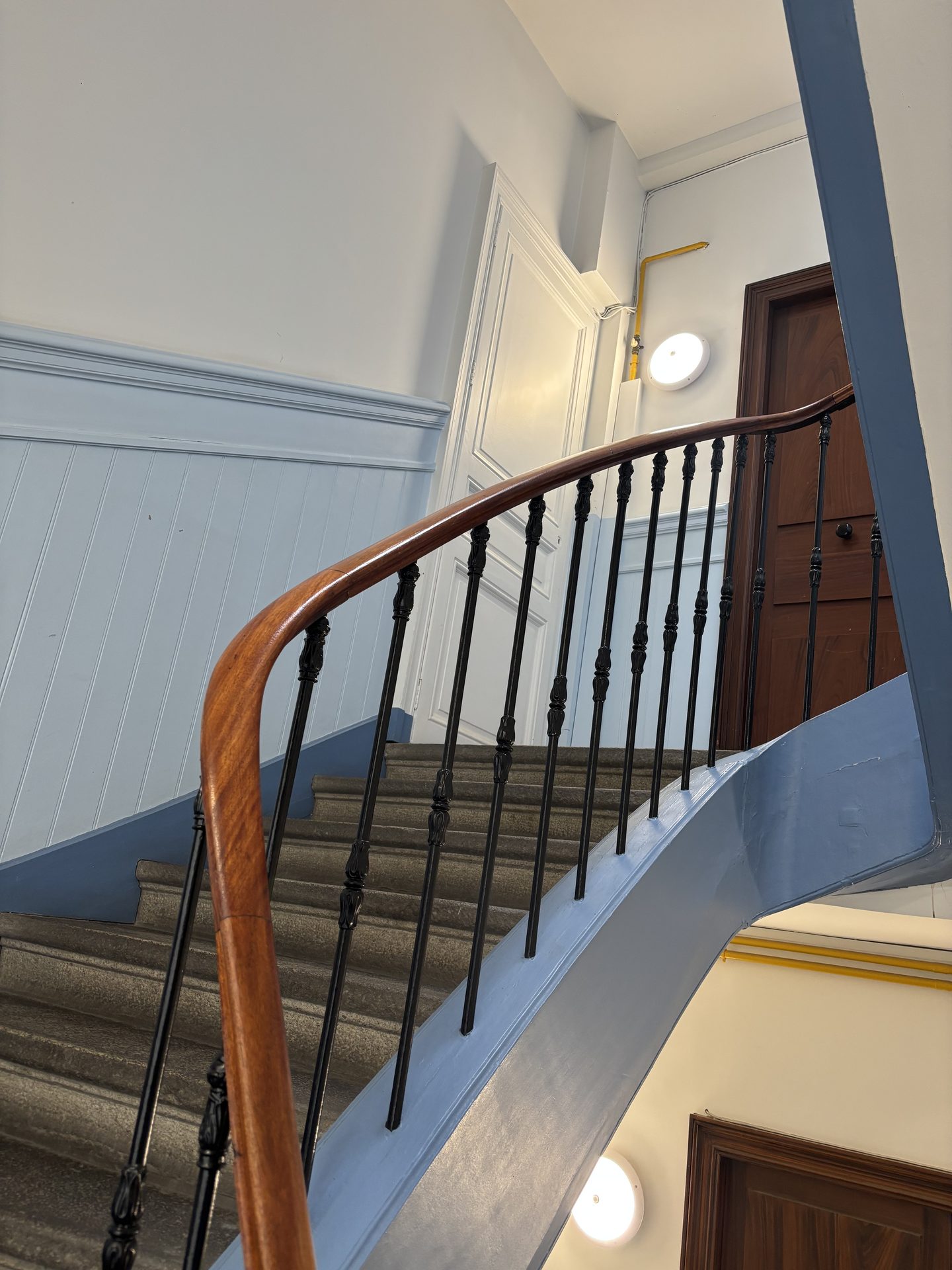 Nettoyage professionnel d'un escalier d'immeuble